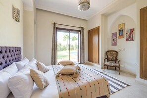 4 bedrooms, iron/ironing board, travel crib, free WiFi