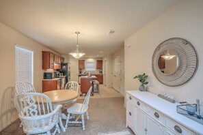 Dining - The Las  Alturas  House (Alamogordo)
