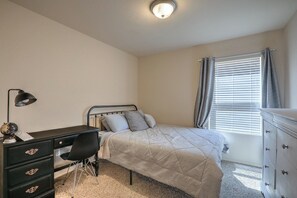 2 bedrooms, desk, iron/ironing board, free WiFi