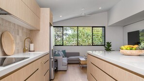 Réfrigérateur, micro-ondes, four, lave-vaisselle