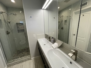 Combined shower/tub, soap, toilet paper