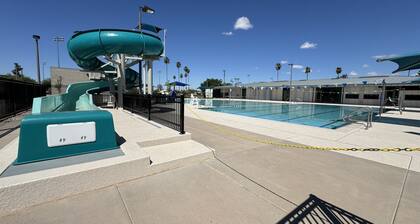 Putt Golf & Hot Tub | By Mill Ave, ASU, Airport
