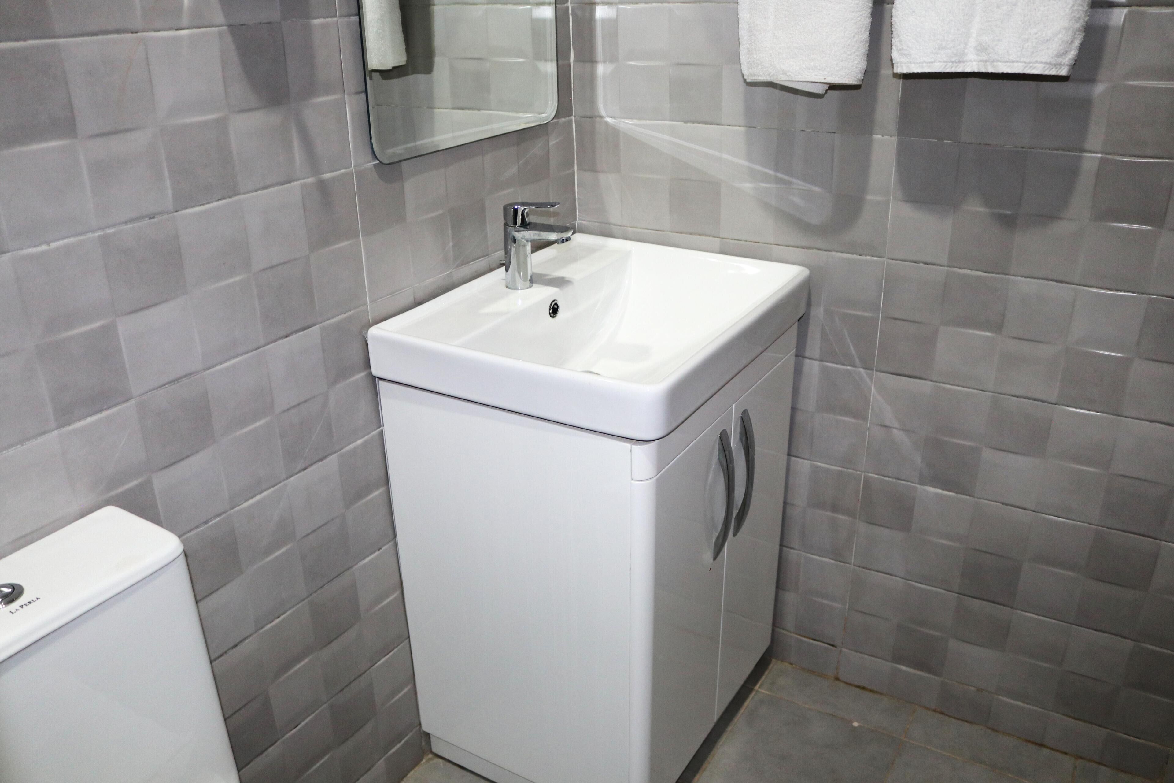 Standard Room | Bathroom | Towels, soap, toilet paper