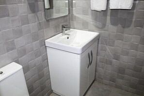 Standard Room | Bathroom