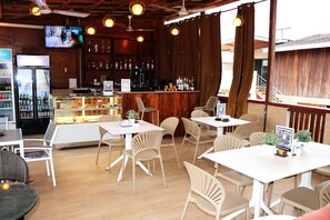 Bar (en el alojamiento)