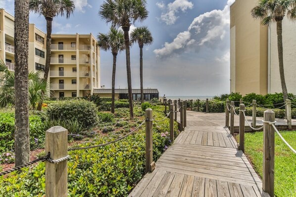 Property grounds - Lovely 2 bedroom 2 bath Castle Reef Condo (New Smyrna Beach)