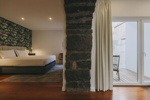 Hypo-allergenic bedding, in-room safe, individually furnished - Azores Inn - Family Suites Hostel (Ponta Delgada)