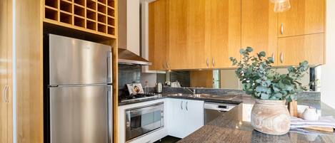 冷蔵庫、電子レンジ、コンロ、食器洗い機