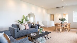 Interior - Grand Victoria Beach House (St Kilda)