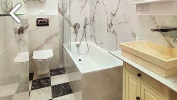 Combined shower/bathtub, hair dryer, towels