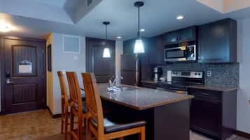 Four à micro-ondes, surface de cuisson, lave-vaisselle