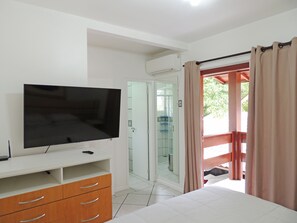 2 bedrooms, desk, iron/ironing board, free WiFi - Apartment in hostel on the beach (Florianópolis)