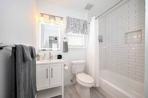 Combined shower/tub, towels, soap, toilet paper