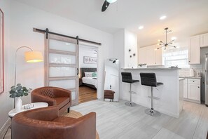 1 bedroom, WiFi, bed sheets