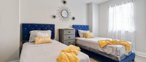 3 chambres, fer et planche à repasser, Wi-Fi, draps fournis
