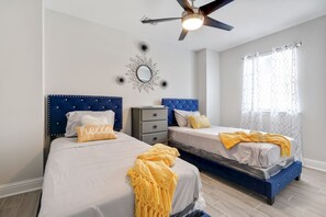 3 bedrooms, iron/ironing board, WiFi, bed sheets