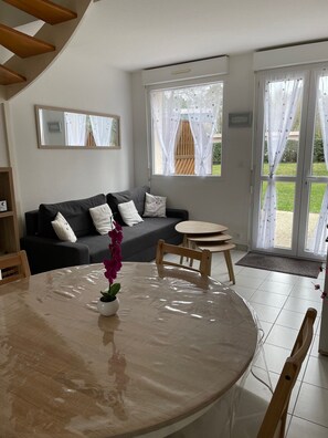 Télévision, chaîne hi-fi