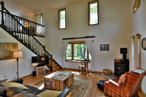 Smart TV, fireplace - Beachfront and  Lakehouse With All of the Comforts! (Herbster)