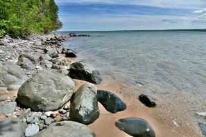 On the beach - Beachfront and  Lakehouse With All of the Comforts! (Herbster)