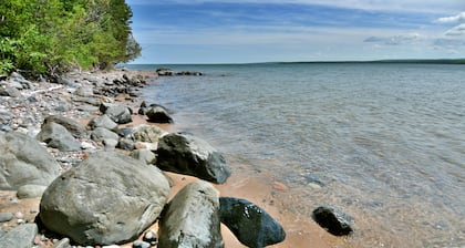 Beachfront and Lakehouse With All of the Comforts!