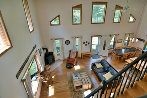 Een smart-tv en een open haard