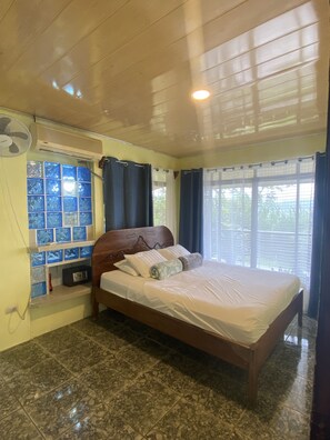 2 bedrooms, in-room safe, iron/ironing board, free WiFi