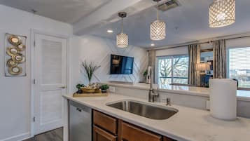 Condo, 1 Katil Raja (King) dengan Katil Sofa, Balcony | Dapur peribadi | Peti sejuk, ketuhar gelombang mikro, ketuhar