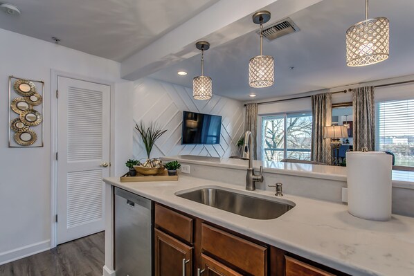 Condo, 1 King Bed with Sofa bed, Balcony | Private kitchen