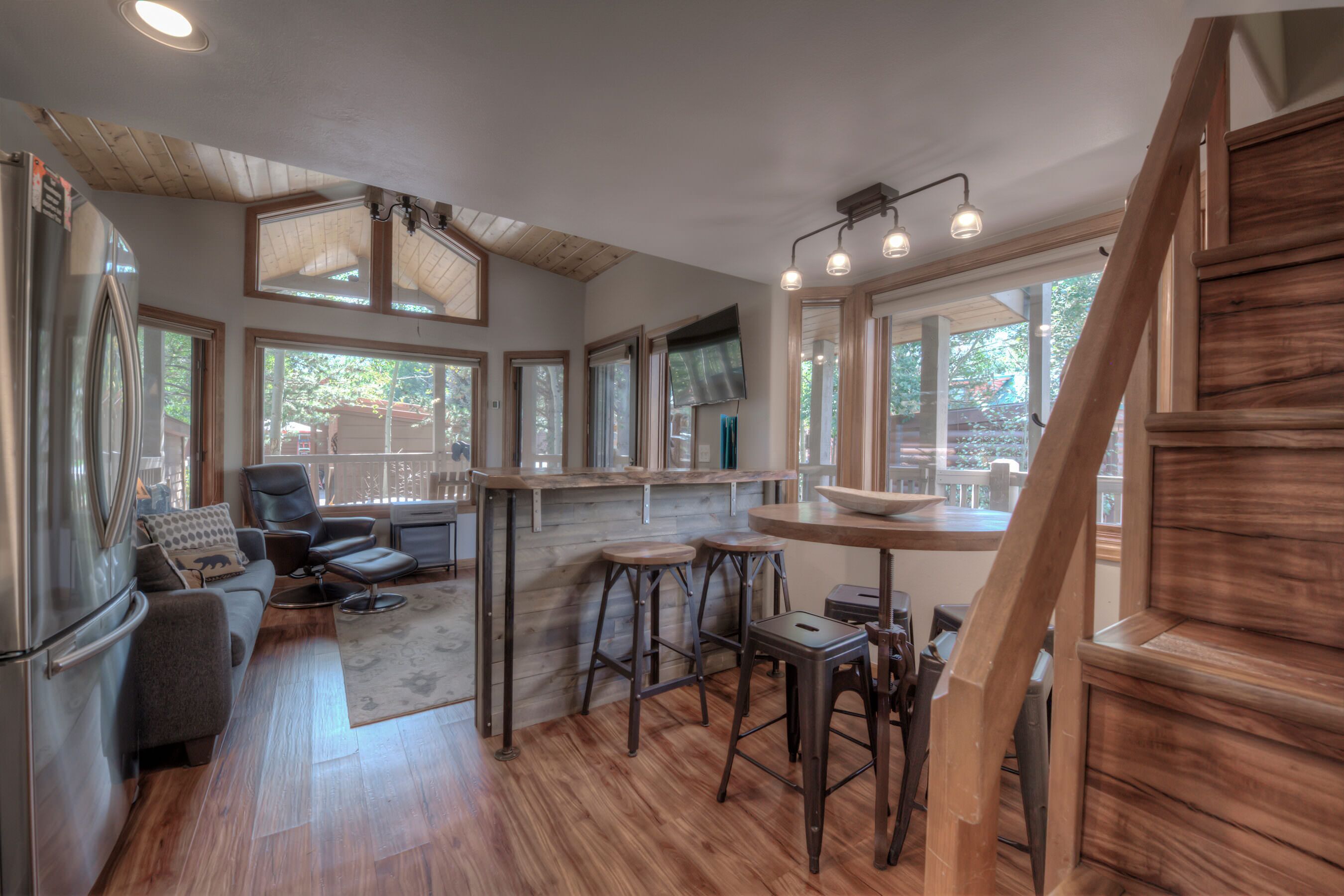 Cabin, 1 Queen Bed with Sofa bed, Fireplace, Mountain View (Revette Chalet) | Private kitchen | Fridge, microwave, oven, stovetop