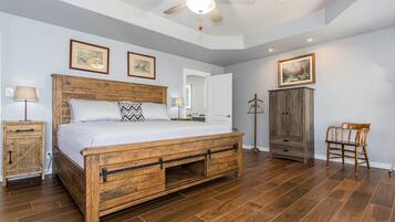 House, Multiple Beds, Hot Tub (Bluebonnet Surprise) | 6 bedrooms, WiFi (free), individually decorated, individually furnished
