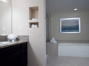Shower, jetted tub - SPECTACULAR VACATION THANKSGIVINGS WEEK (Kissimmee)