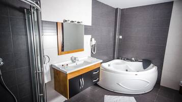Suite Premier | Kamar mandi | Handuk