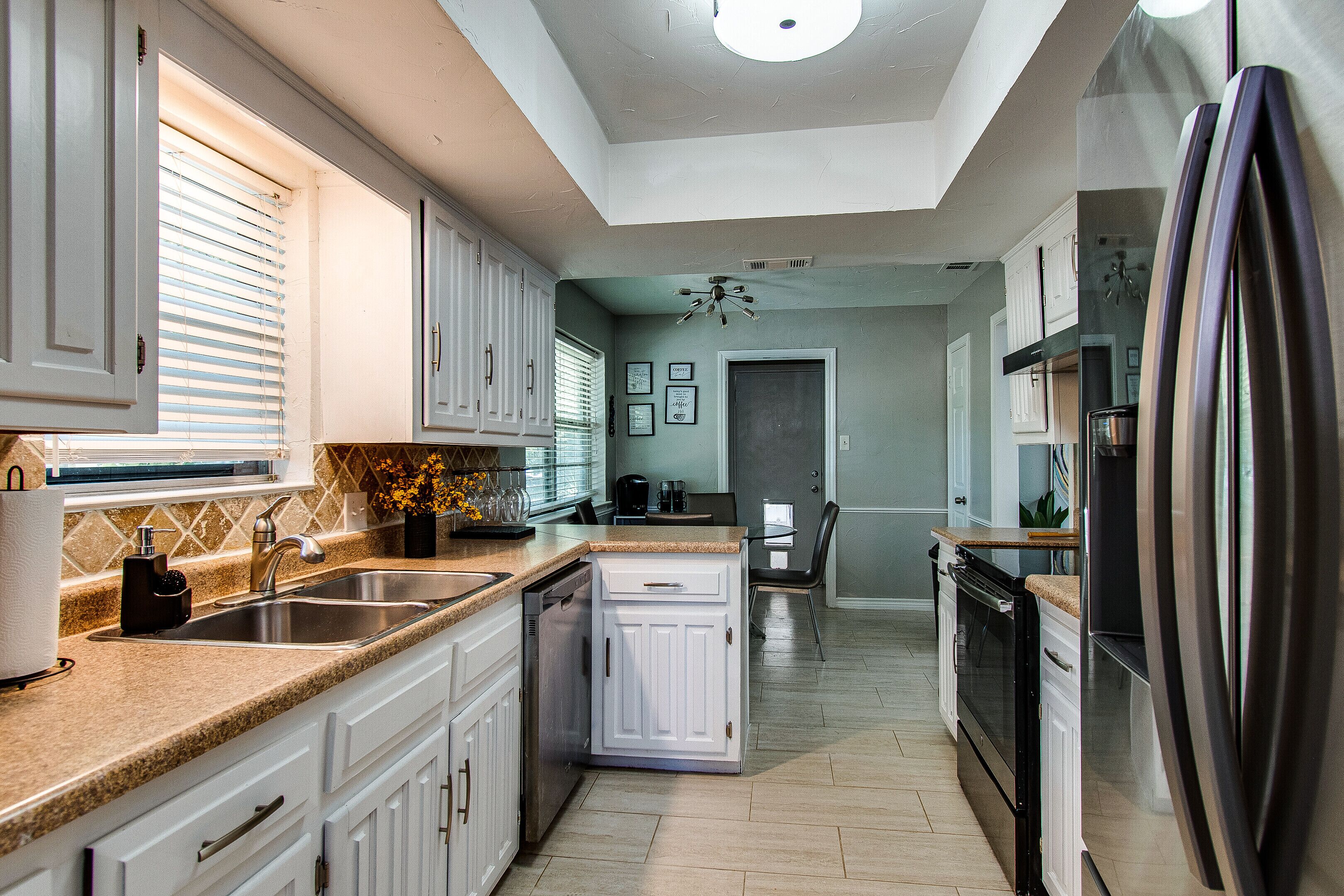 冰箱、微波炉、烤箱、炉灶