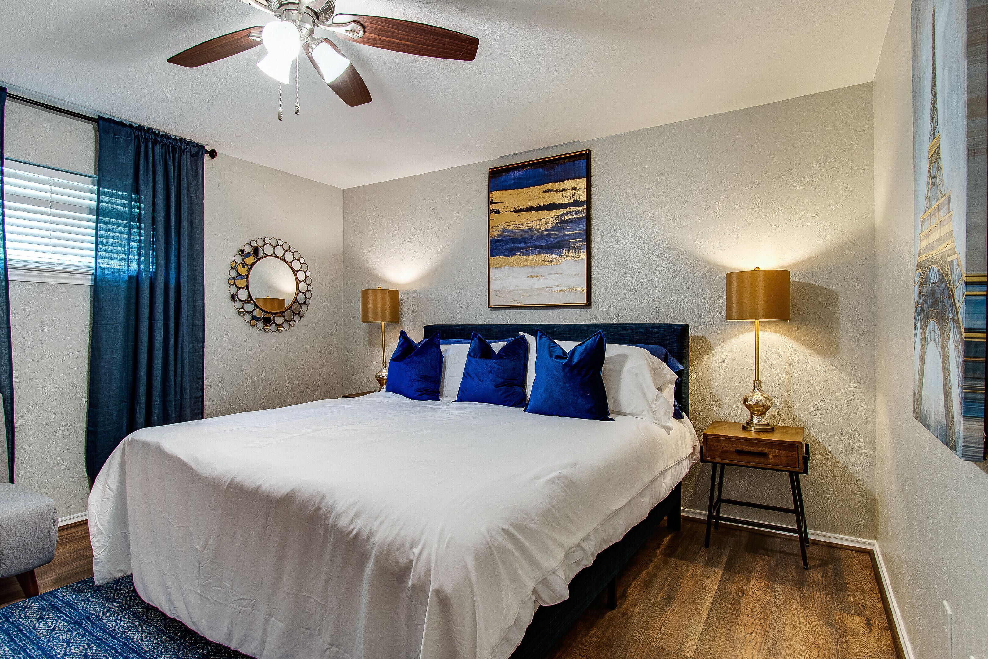 4 bedrooms, iron/ironing board, WiFi, bed sheets