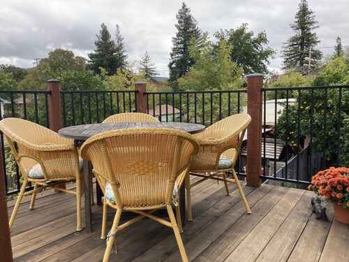 2 Bedroom Flat With Short Walk to Downtown