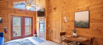 Gatlinburg Cabin Oasis for 2 with new hot tub and fab view!
