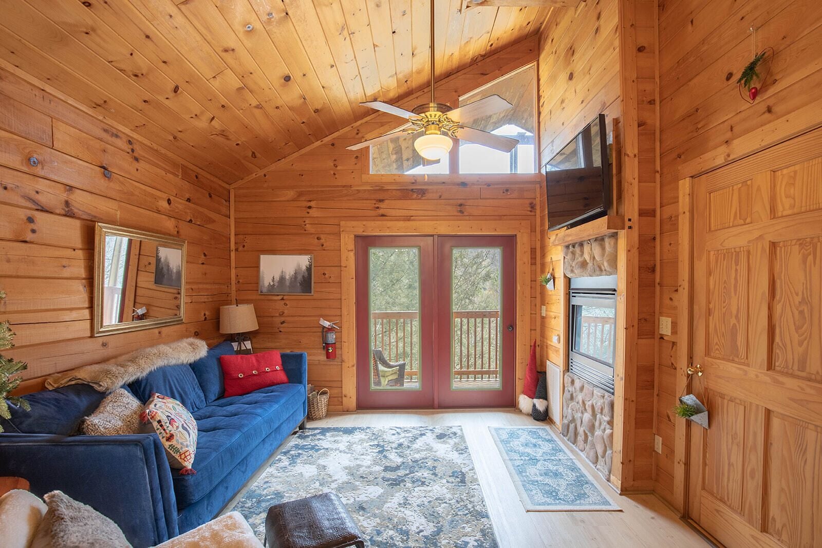Smart TV, fireplace