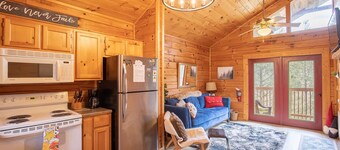 Gatlinburg Cabin Oasis for 2 with new hot tub and fab view!
