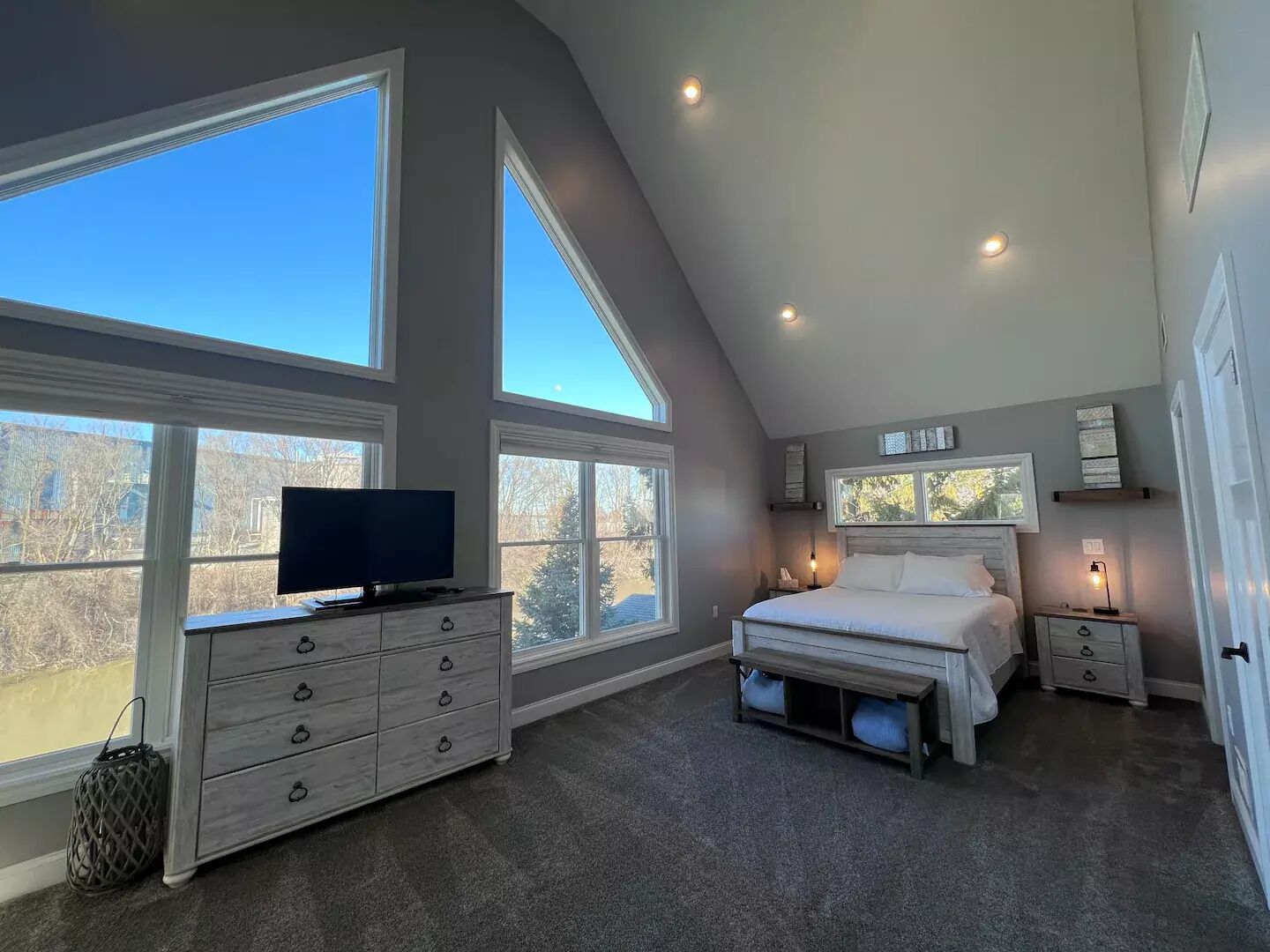 3 多间卧室、办公桌、熨斗/熨衣板、旅行婴儿床