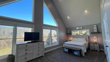 3 bedrooms, desk, iron/ironing board, travel crib