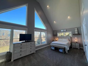 3 chambres, bureau, fer et planche à repasser, lit de bébé portatif