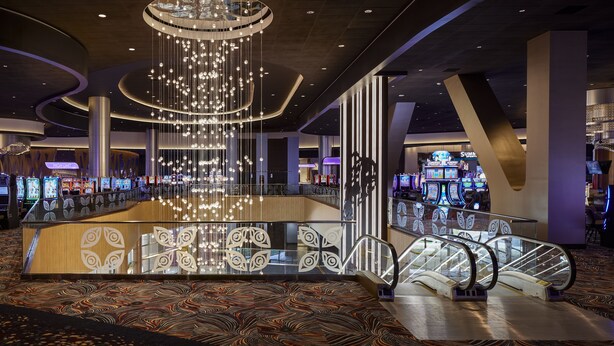 A spacious lobby with a central chandelier, escalators, and a patterned carpet. - Emerald Queen Hotel and Casino - Tacoma (Tacoma)