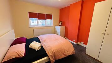 5 soverom, strykejern/-brett, wi-fi og sengetøy