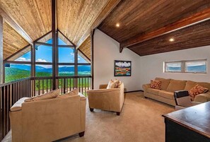 Smart TV, chimenea, tenis de mesa y oficina