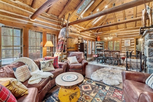 Coziest Creek Cabin- Idyllic, Authentic, Poconos