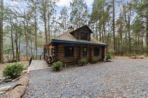 Exterior - Coziest Creek Cabin- Idyllic, Authentic, Poconos (East Stroudsburg)