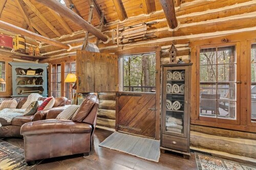 Coziest Creek Cabin- Idyllic, Authentic, Poconos