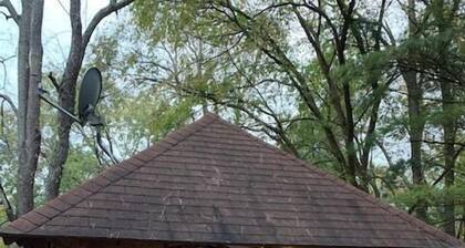 Lakeside Hideaway a spacious lodge with a lake view close to local attractions.