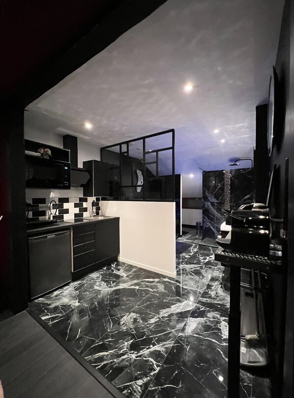 Fridge, microwave, oven, stovetop