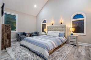 3 bedrooms, desk, iron/ironing board, free WiFi